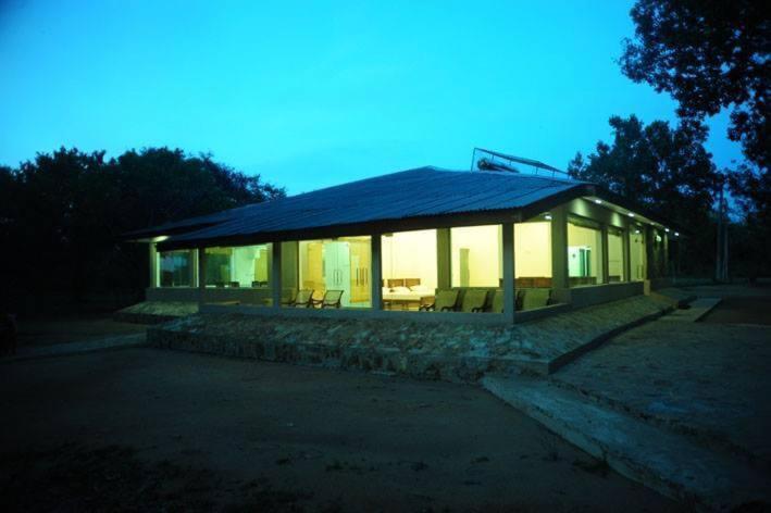Crocodile Park Bungalow Kataragama Dış mekan fotoğraf